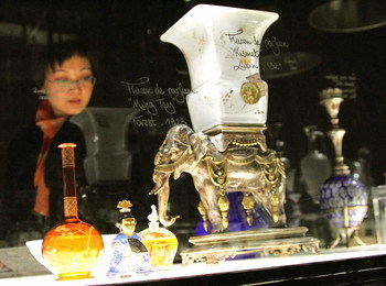 法国水晶艺术珍品即将亮相中国，杭州工艺品进出口公司推动文化交流新篇章